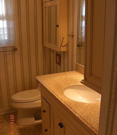 Family Bath w/ Shower