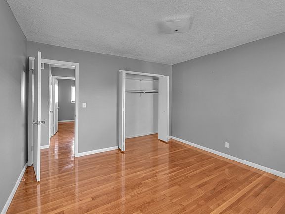 2nd image of 2423 S Wakefield Dr