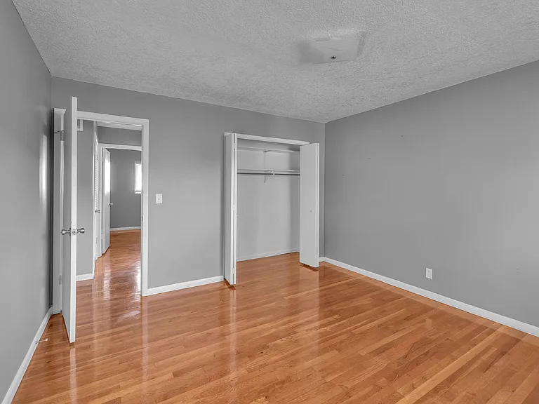 2423 S Wakefield Dr — Photo 2