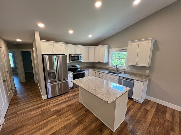 3rd image of 325 N Harper Dr