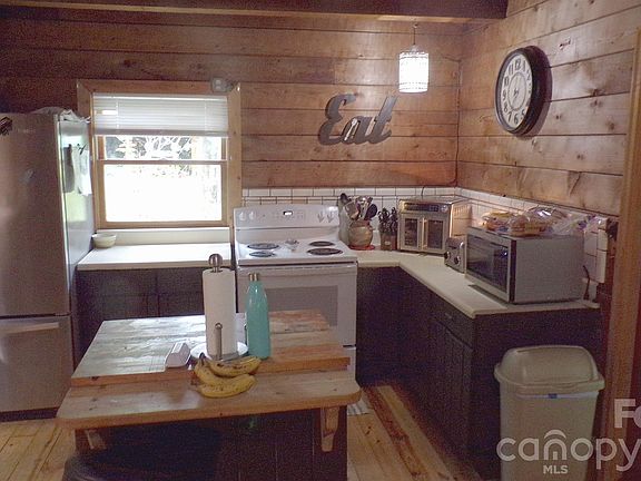 4th image of 216 Paradise Falls Rd
