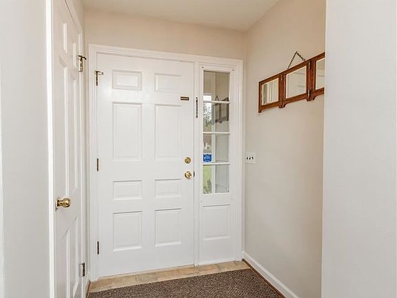4th image of 104 Oak Manor Cres