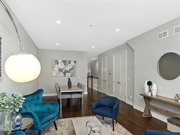 3rd image of 1036 N Paulina St #1