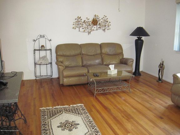 4th image of 1 Snowberry Lane #B