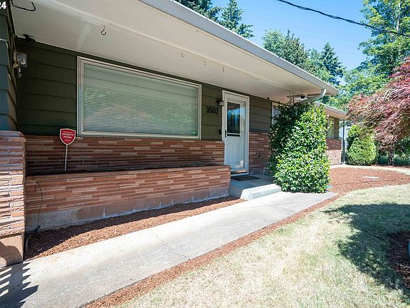 3rd image of 3502 NE 39th St
