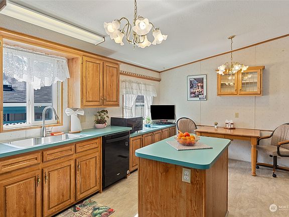 3rd image of 6941 Taurus Lane NE