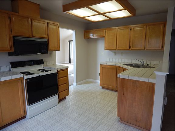 4th image of 458 Merlot Ln