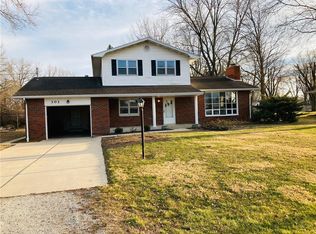 301 W Hawthorne Dr, Effingham, IL 62401
