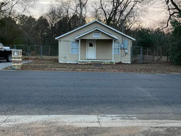 715 W Pacific Ave, Gladewater, TX 75647