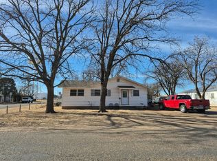 942 S Hockley Ave, Sundown, TX 79372