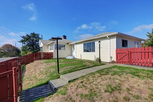 4th image of 7849 Yakima Ave