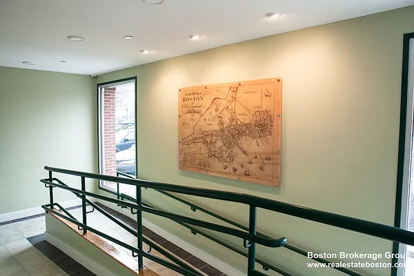 Building Photo - 10 Roxbury St #8