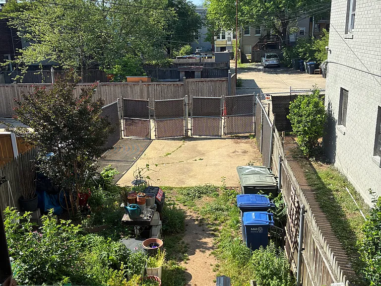 1827 E Capitol St SE #A — Photo 11
