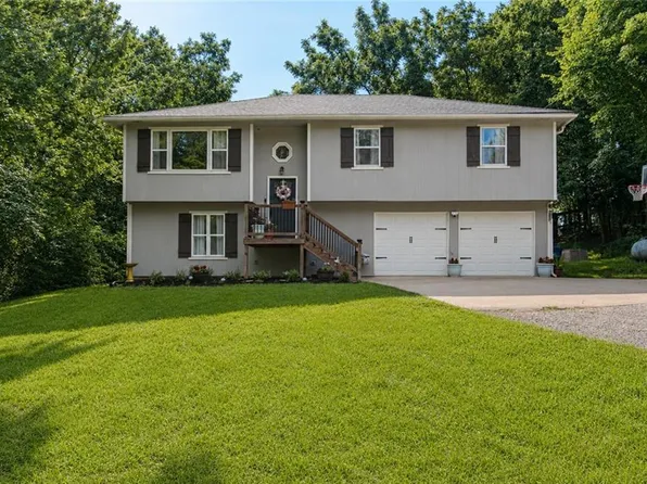 13142 158th St, Linwood, KS 66052