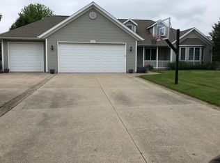 9295 Garden View Dr, Zeeland, MI 49464