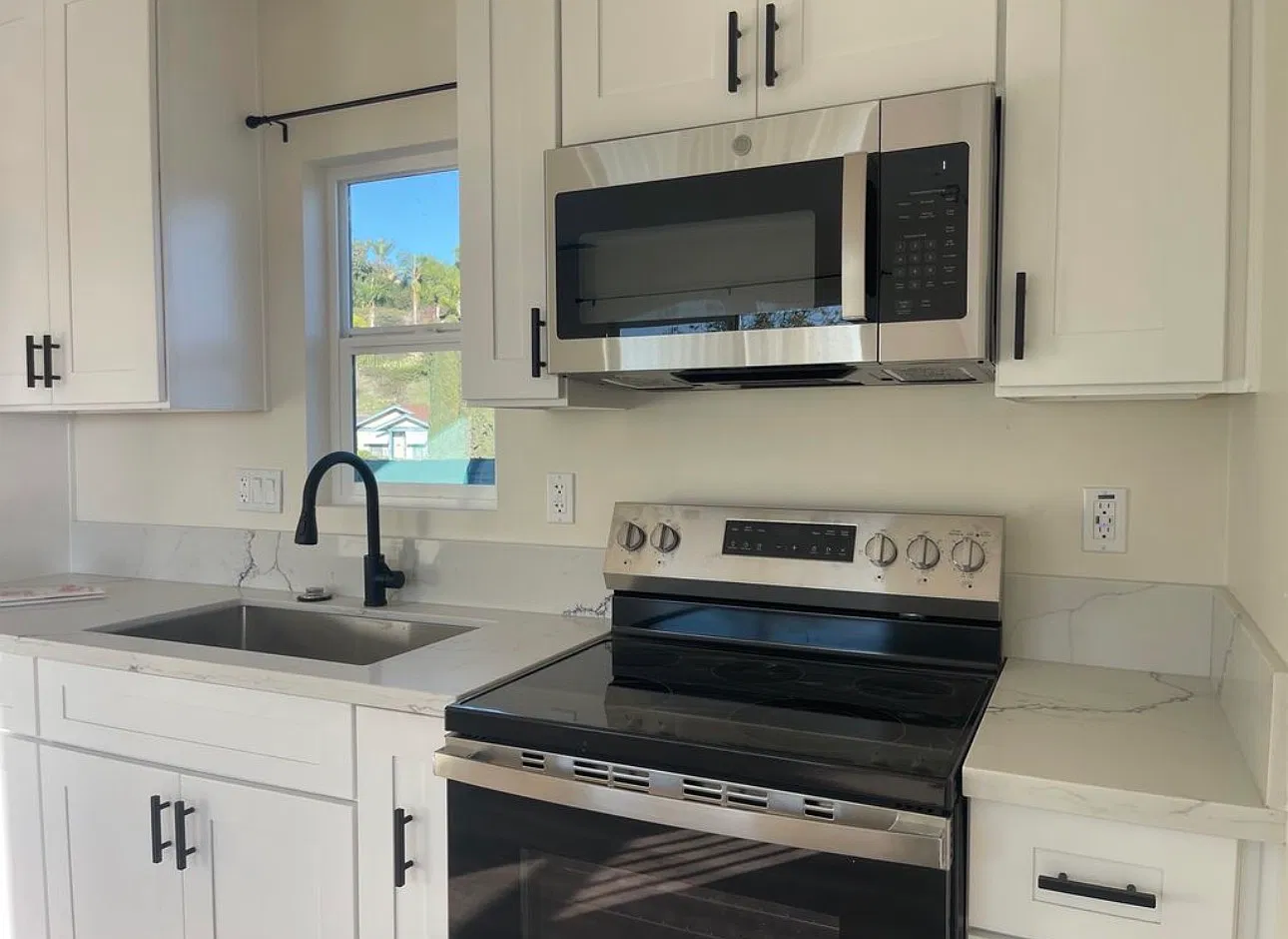 1 bed, 370 sqft, $1,995 — Photo 4
