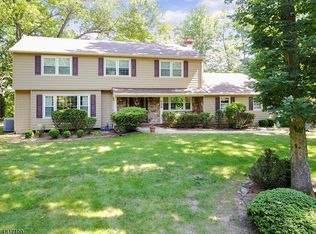 895 Hilltop Ter, Franklin Lakes, NJ 07417