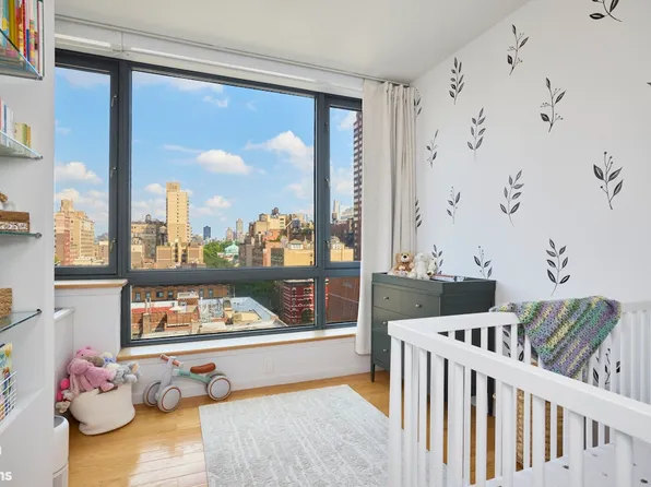 2000 Broadway image 3 of 15