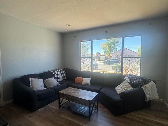 5th image of 635 Churchill St