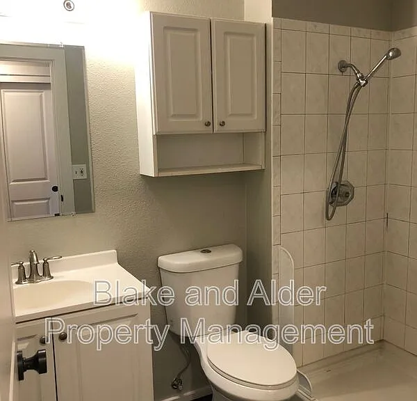 2410 SE 9th Ct — Photo 9