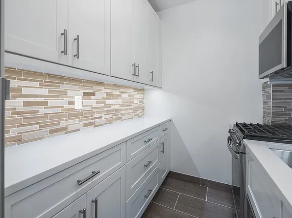 7 Lexington Avenue image 2 of 7