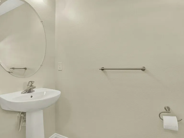 2630 Edgewater Falls Dr — Photo 12