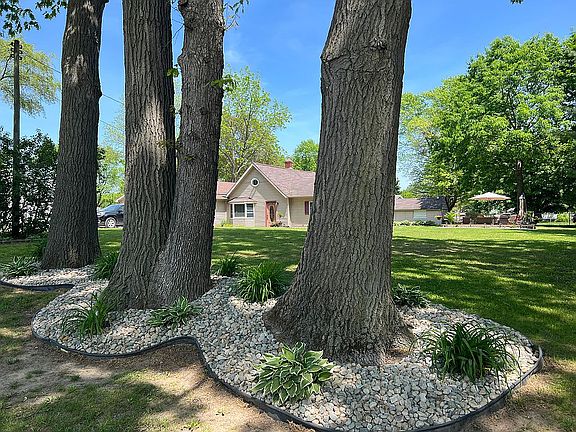 4th image of 8346 Woolfit Ave