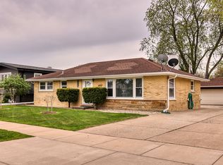 2073 Fox Ln, Des Plaines, IL 60018