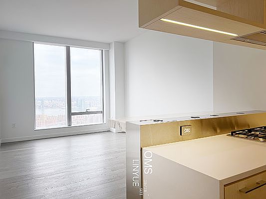 5th image of 252 South St #60H