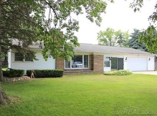 38044 Murdicks Dr, New Baltimore, MI 48047