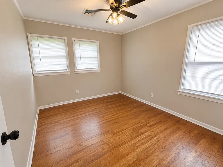125 Charles Ave — Photo 11