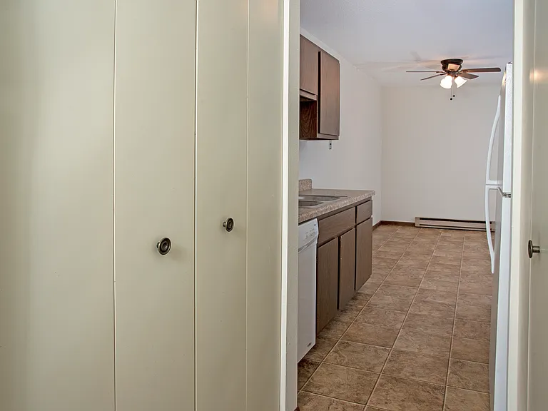 Laurel Place Apartments — Photo 8