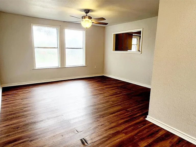 136 W Marion St — Photo 2