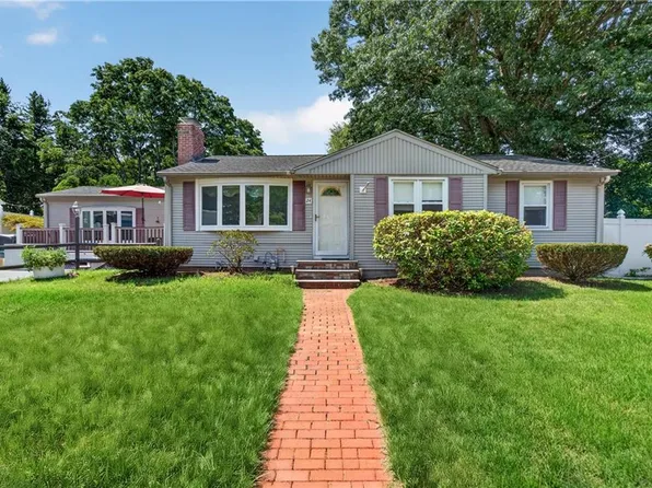 24 Crane St, Warwick, RI 02889