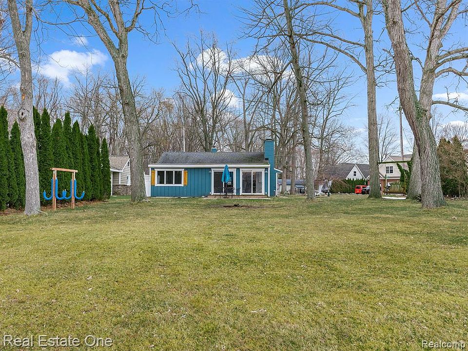 5013 Burton Dr, Pinckney, MI 48169 MLS 20230027120 Zillow