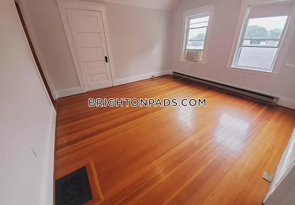 2 bed, 999 sqft, $2,400 — Photo 4