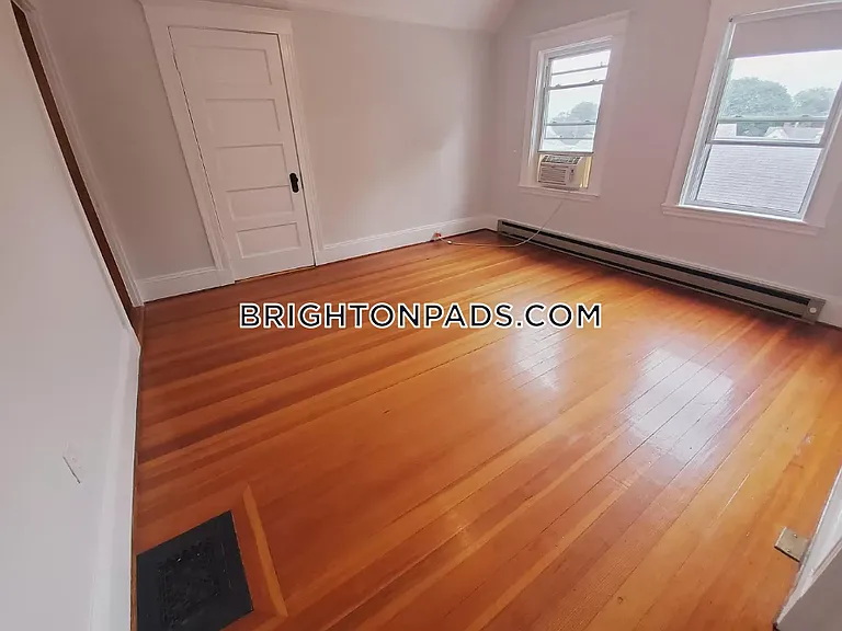 18 Upcrest Rd #3 — Photo 4