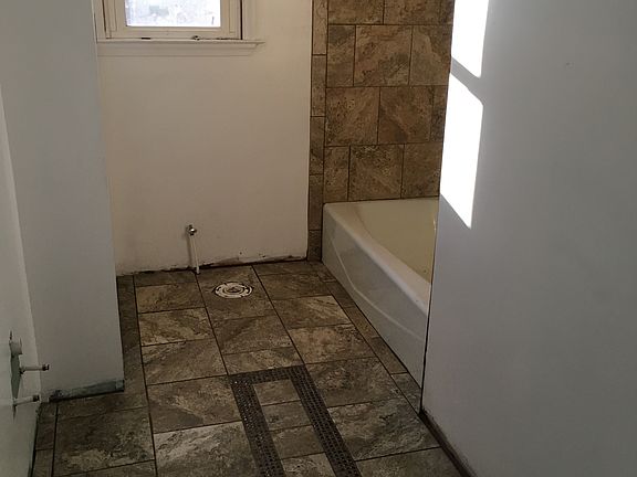 Main bathroom floor