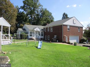 8998 Pine Rd, Philadelphia, PA 19115