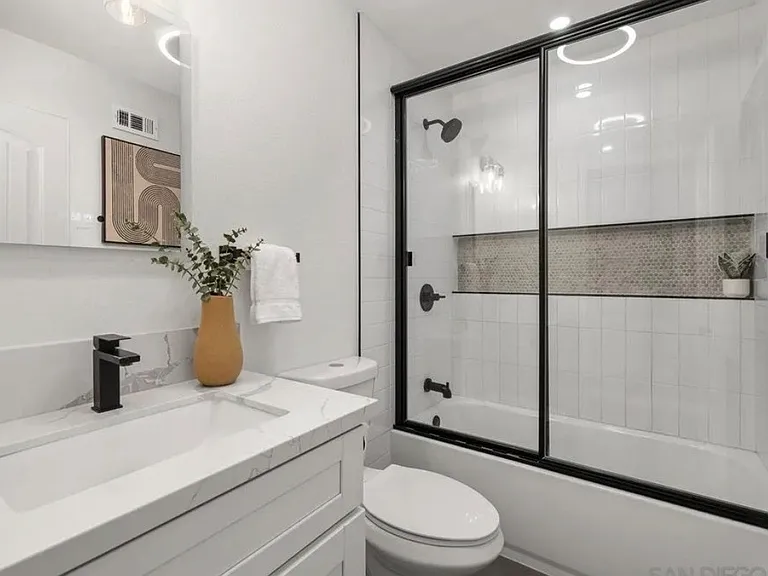 8631 Flanders Dr — Photo 4