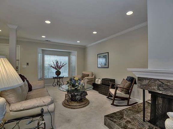 4th image of 12 Holmes Ln