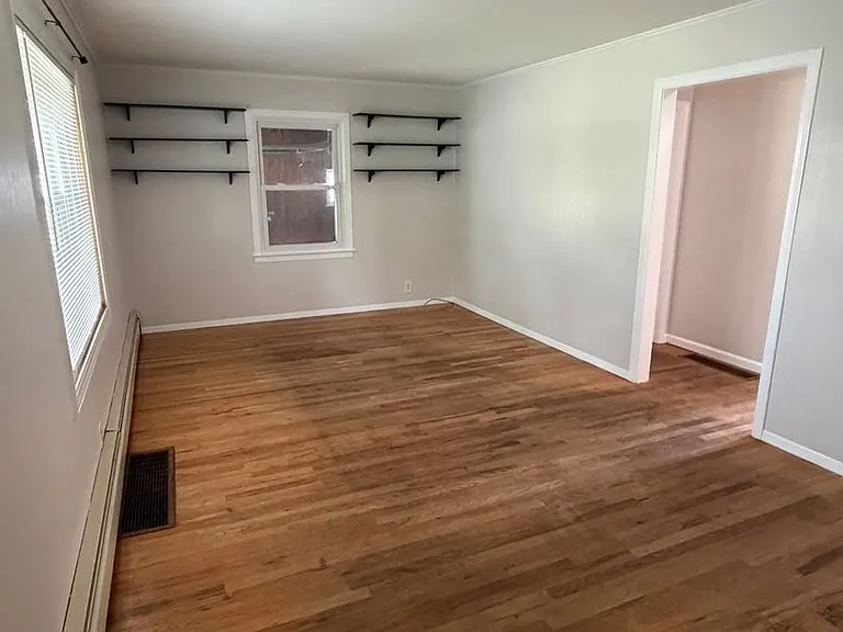 102 Gale Ave — Photo 14