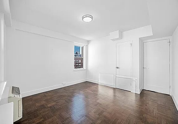 4th image of 300 E 71st St APT 12R