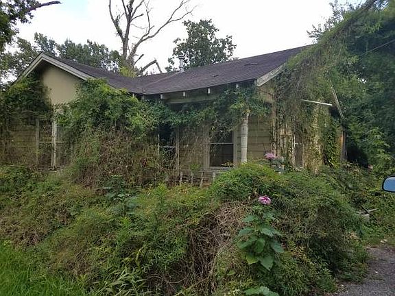 4th image of 15018 South Dr