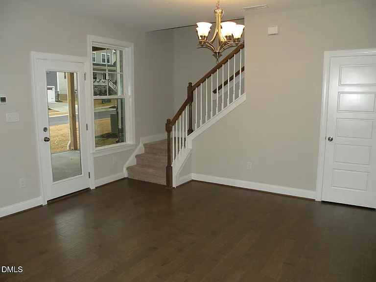 132 Tree Hill Ln — Photo 7