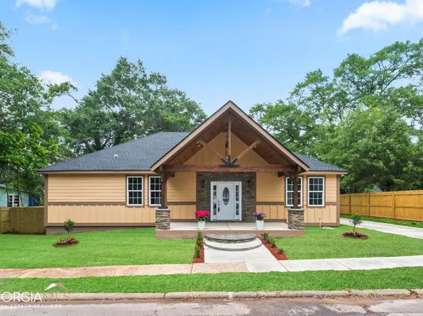 202 Royal Ave, Hogansville, GA 30230