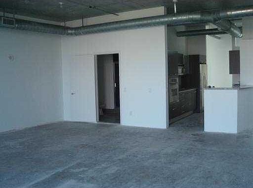 4th image of 3029 NE 188th St APT 621