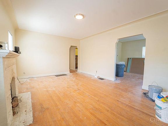 3rd image of 1117 Regent Ave