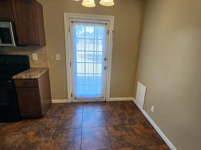 506 N Fern Ave — Photo 4