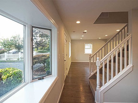 4th image of 27 Center Ln